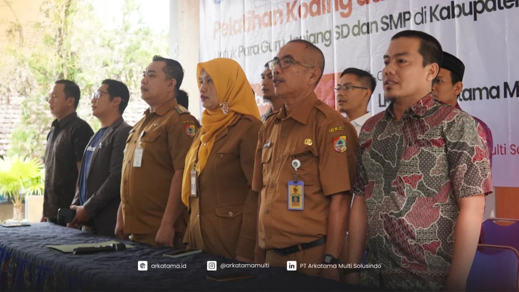 Pejabat yang menghadiri Pelatihan Koding dan Kecerdasan Artifisial Arkatama di Jember